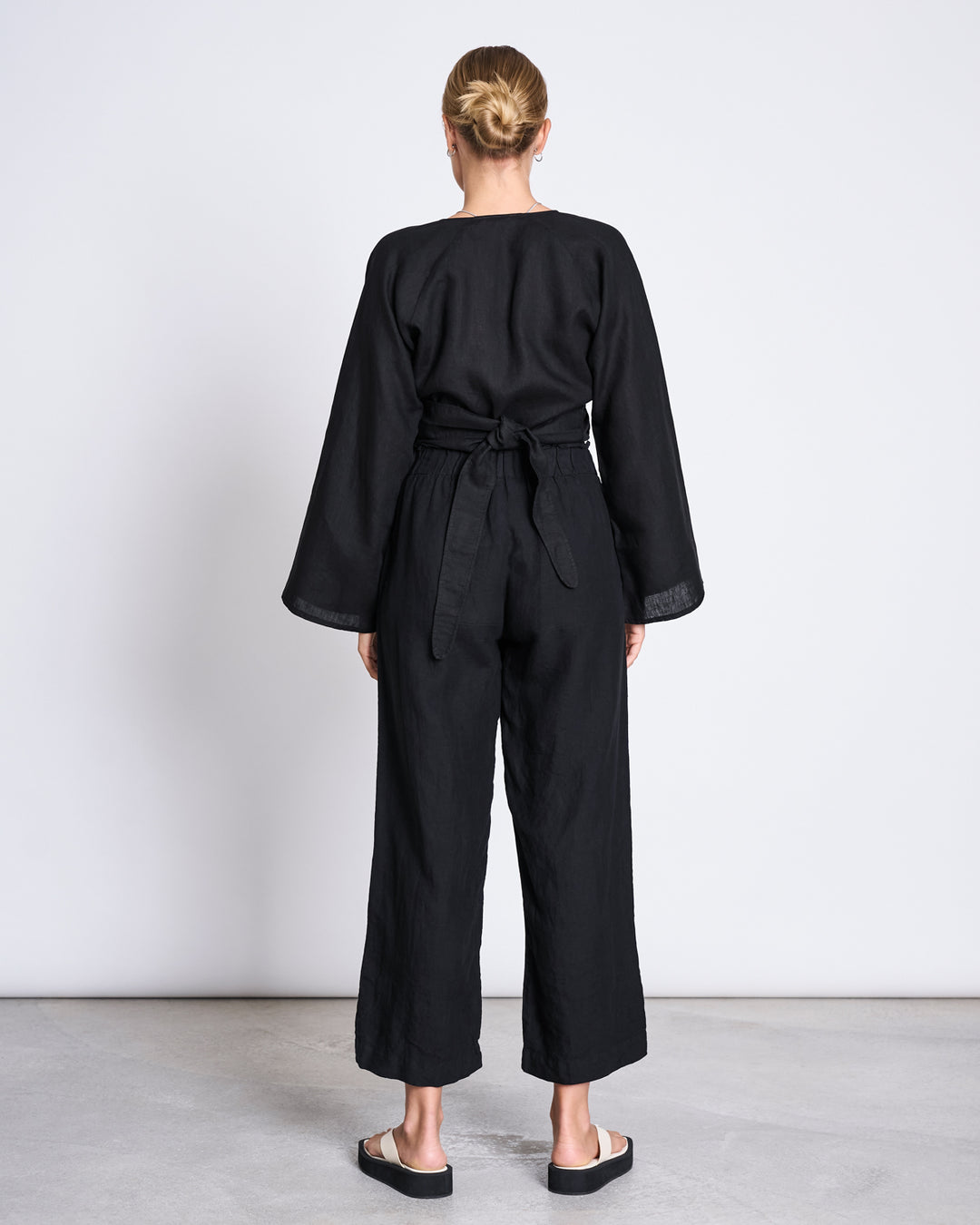 1_08_JannJune_SS24_Rora_black_
