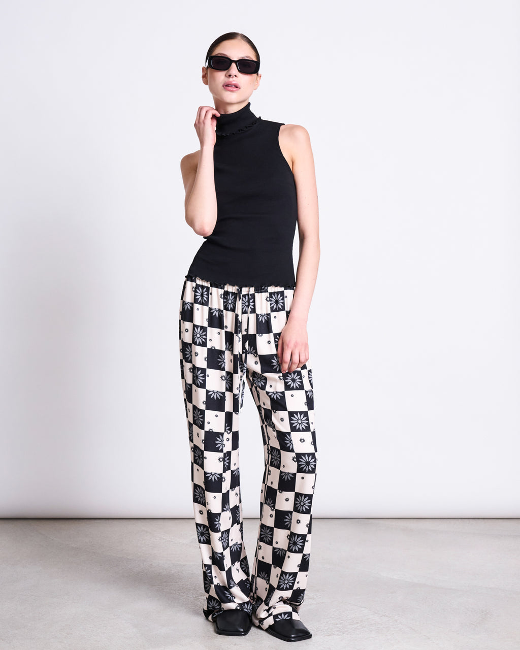 MID RISE LOOSE PANTS STRATH FLORAL SQUARE PRINT Pants jan-n-june 1