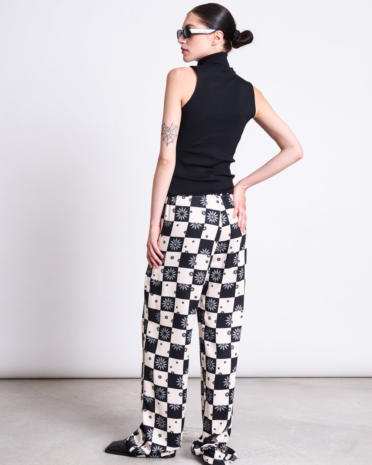 MID RISE LOOSE PANTS STRATH FLORAL SQUARE PRINT