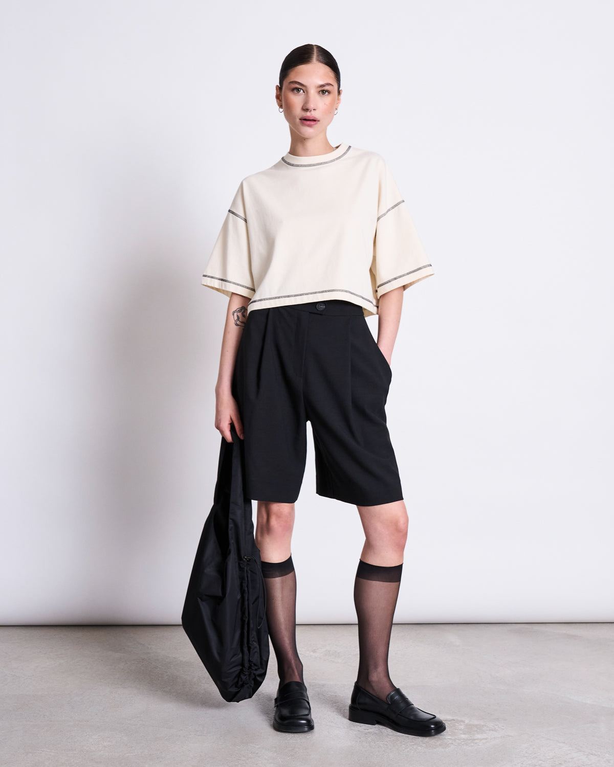 WIDE PLEATED SHORTS BENITO BLACK