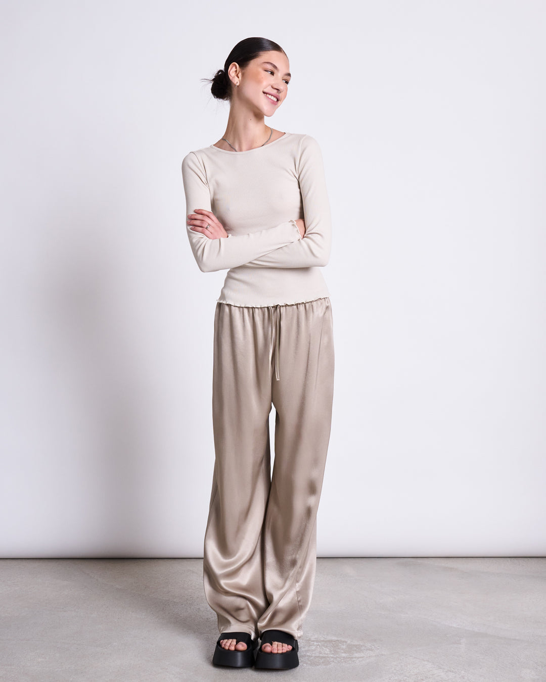 LOOSE SILKY PANTS FRIS SILVER GREY – JAN 'N JUNE