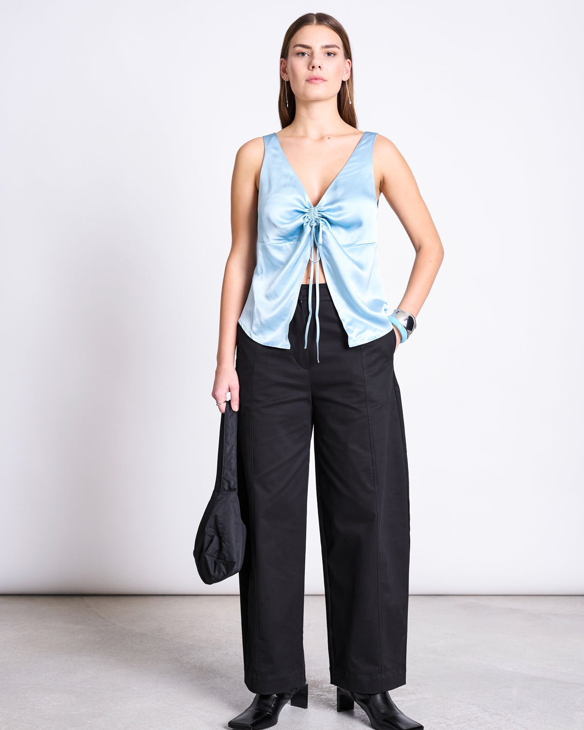 RUFFLED V-NECK TOP TALARA RETRO BLUE