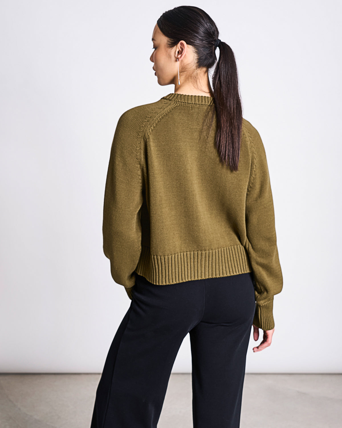 RELAXED CREWNECK CARDIGAN SIVIA WOODY OLIVE GOTS
