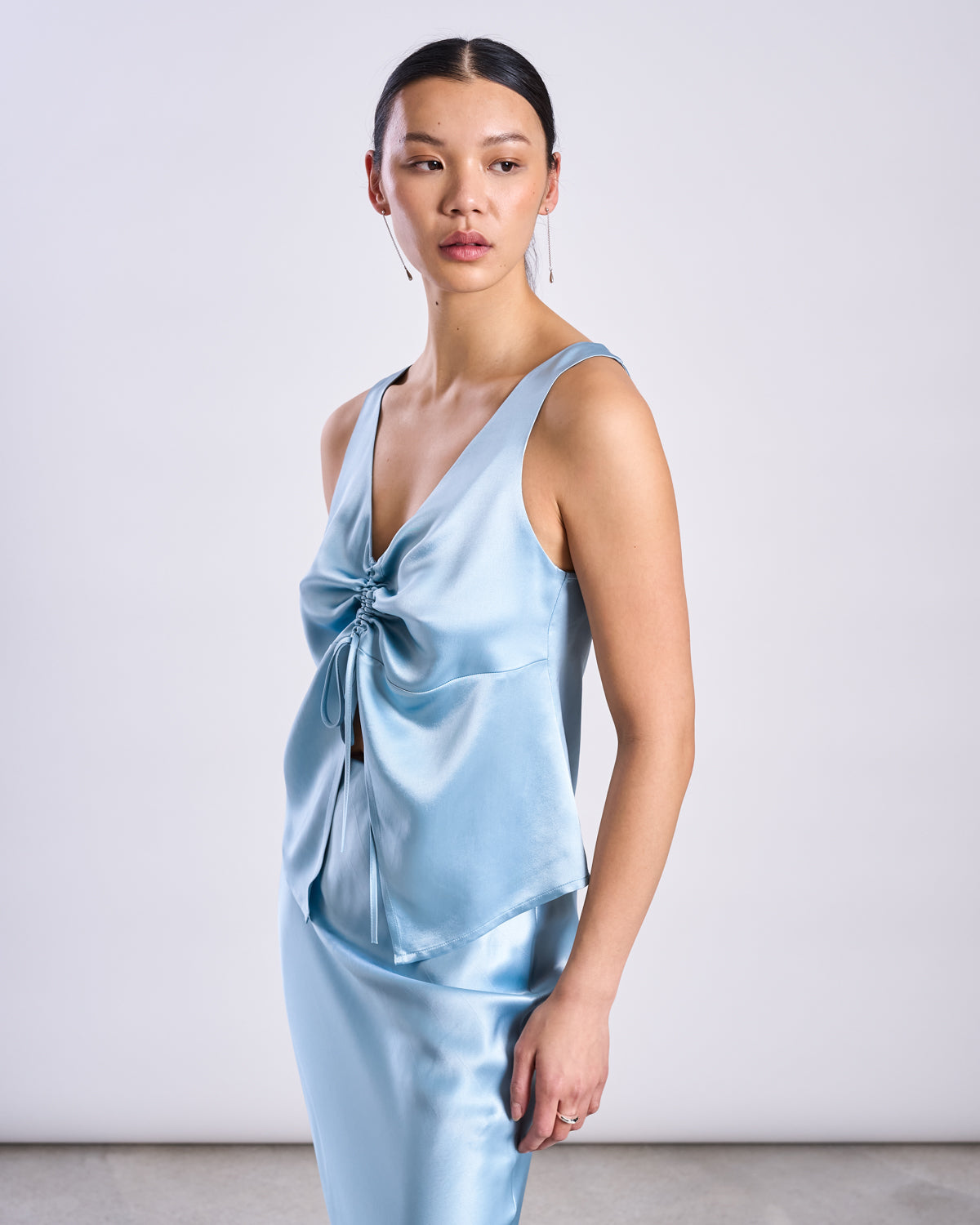 RUFFLED V-NECK TOP TALARA RETRO BLUE T-shirt jan-n-june 4