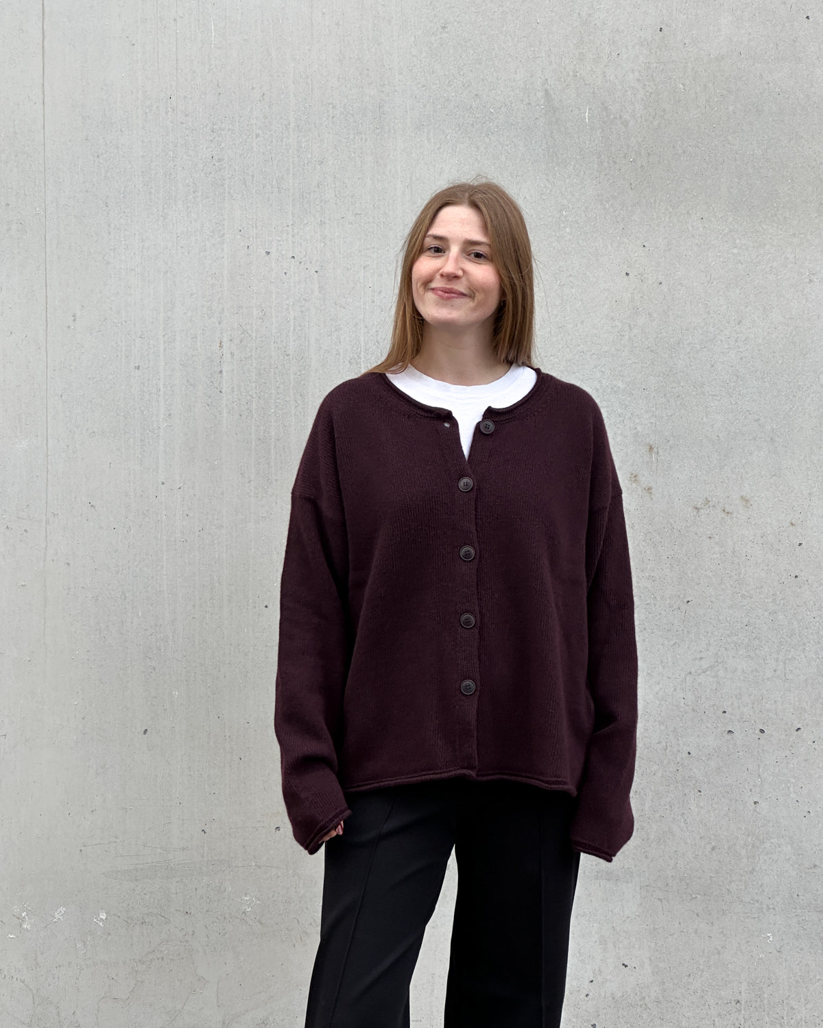 OVERSIZED WOOL CARDIGAN TINCO CHERRY LACQUER GOTS