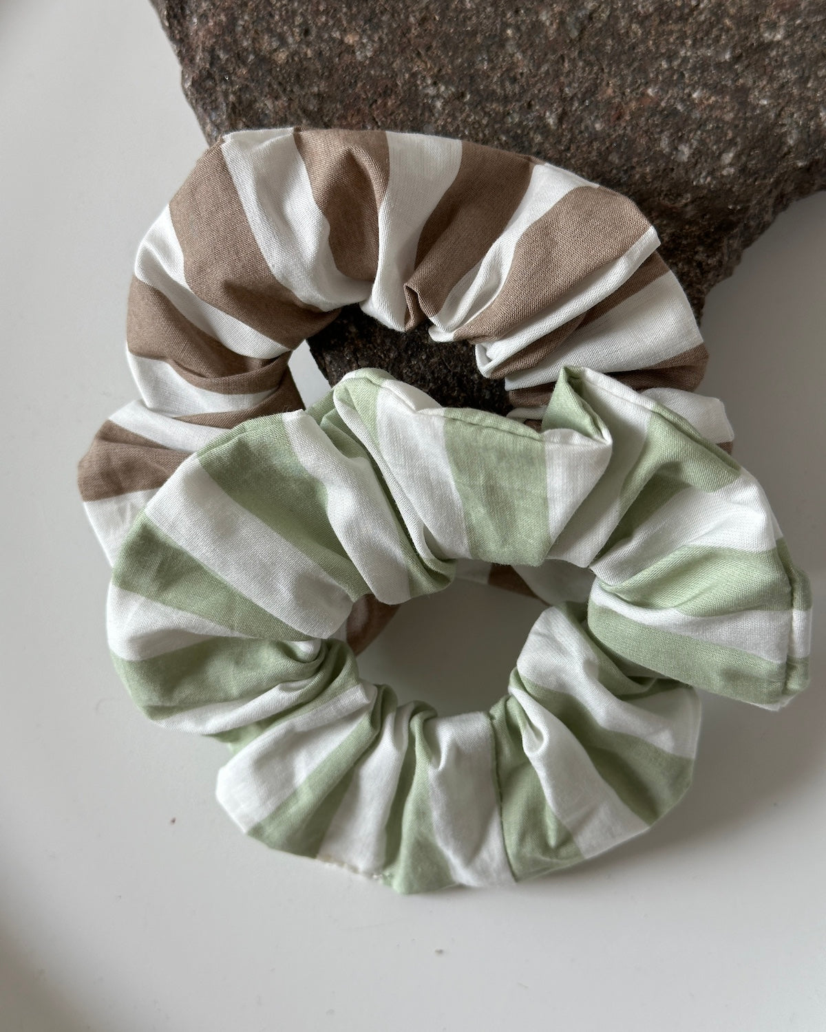 SCRUNCHIE PISTACHIO STRIPED