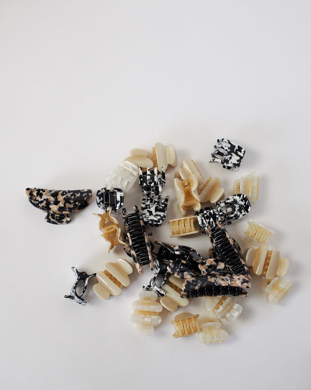 The jan-n-june MIDI HEIRLOOM CLAW ABALONE is crafted from Italian acetate in neutral and black-and-white patterns, shown on a plain white background.