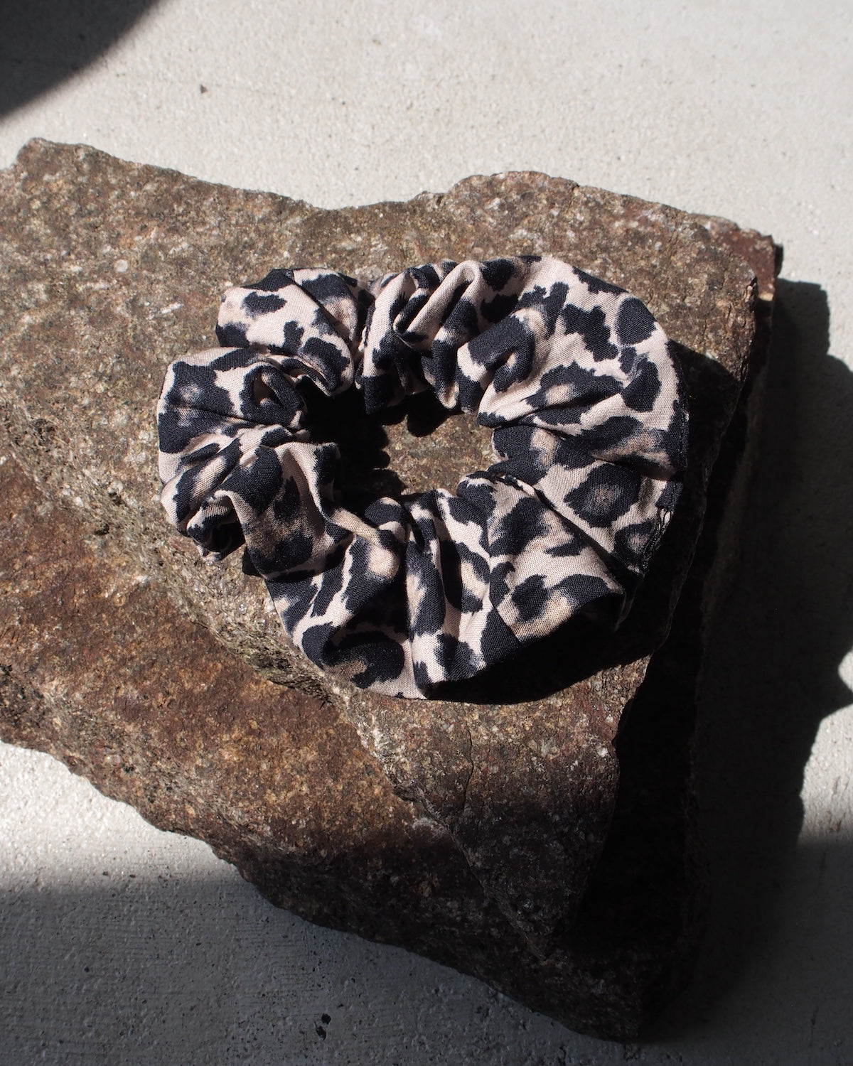 SCRUNCHIE LEO PRINT