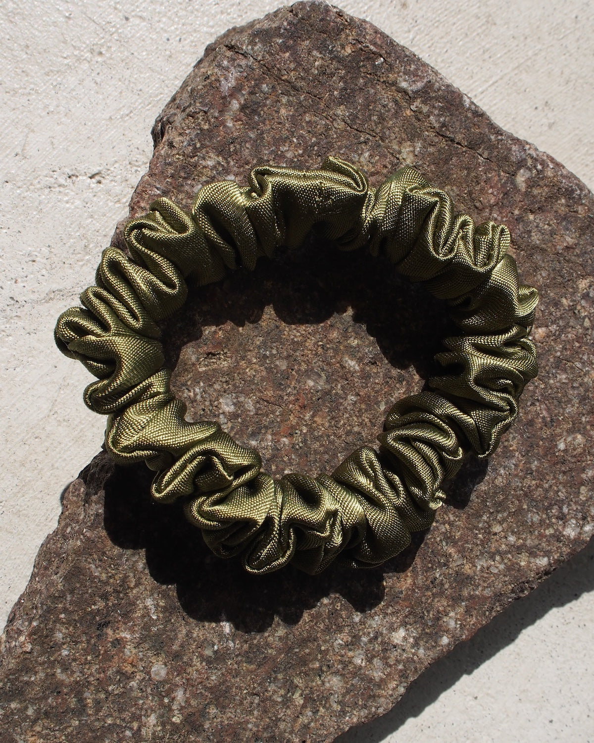 SLIM SCRUNCHIE WOODY OLIVE