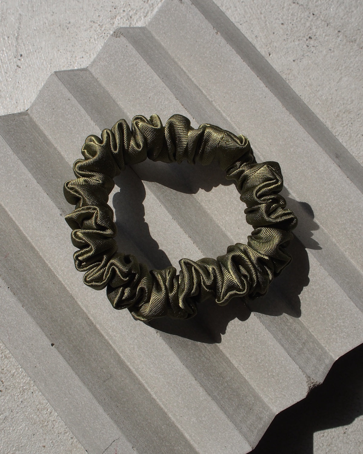 SLIM SCRUNCHIE WOODY OLIVE