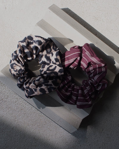 SCRUNCHIE CHERRY LACQUER WHITE STRIPED
