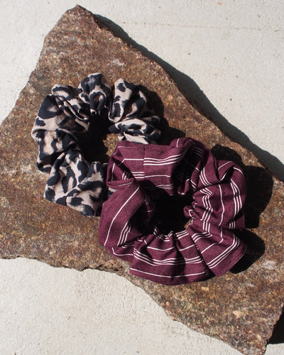 SCRUNCHIE CHERRY LACQUER WHITE STRIPED