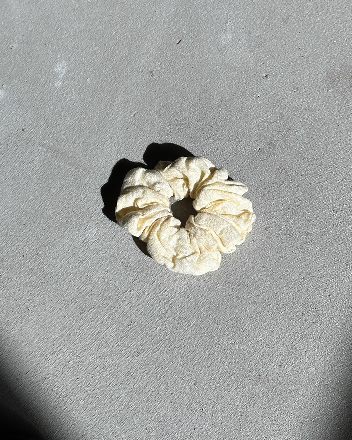 LINEN SCRUNCHIE BUTTERMILK Accessories jan-n-june 1