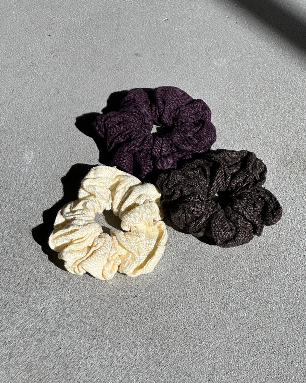 LINEN SCRUNCHIE BUTTERMILK Accessories jan-n-june 3