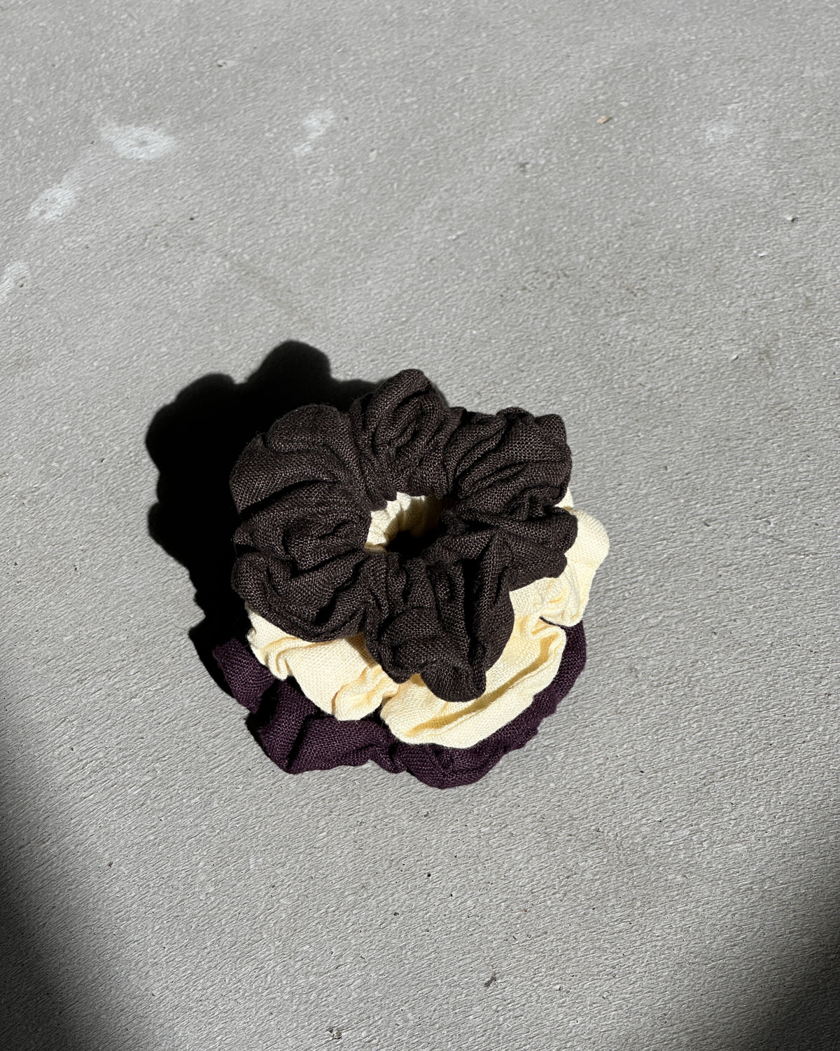 LINEN SCRUNCHIE MUD Accessories jan-n-june 2
