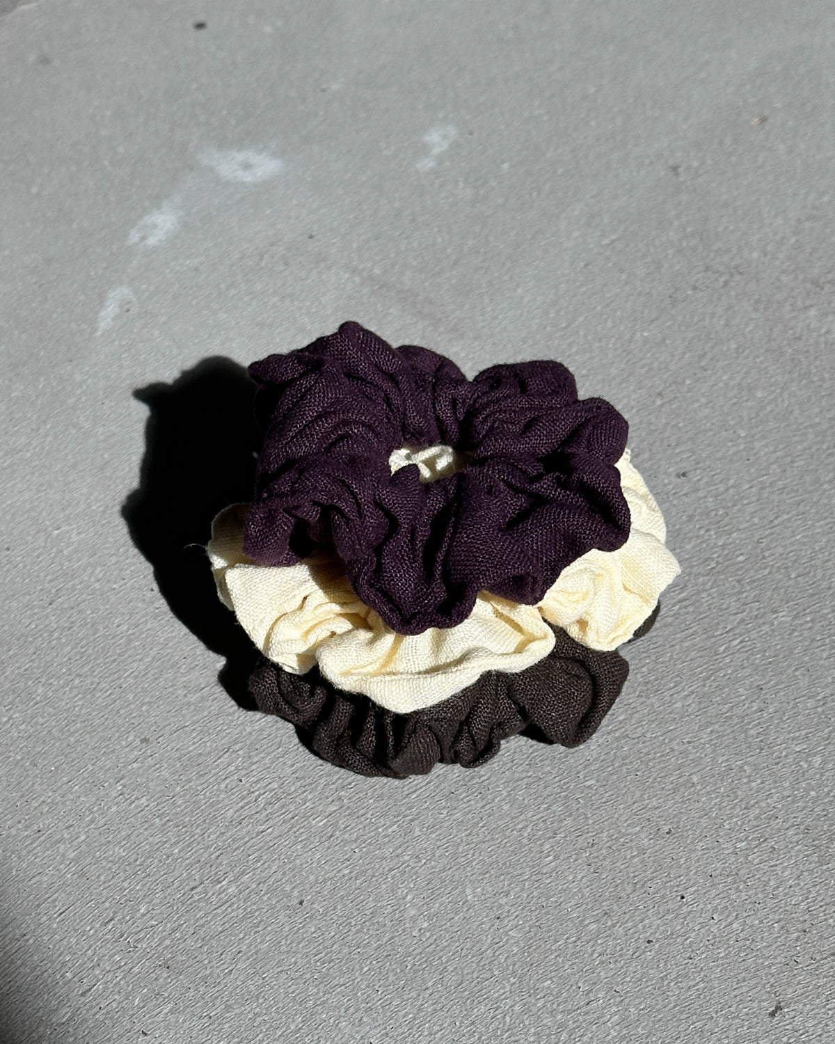 LINEN SCRUNCHIE CHERRY LACQUER Accessories jan-n-june 3