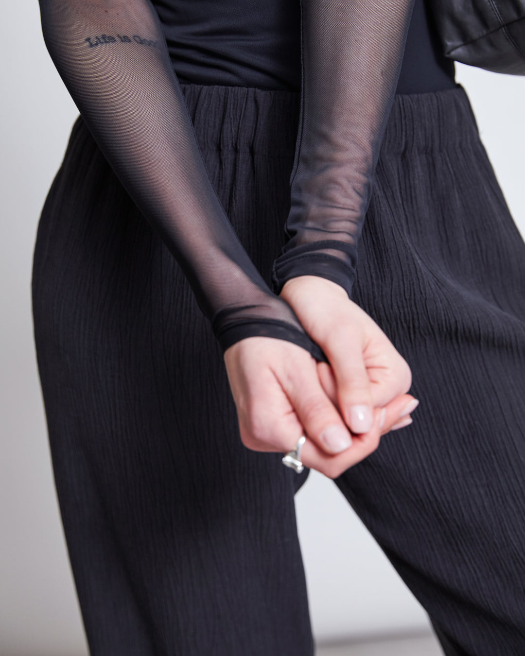 MESH LONGSLEEVE DORA BLACK – JAN 'N JUNE MESH LONGSLEEVE DORA BLACK – JAN 'N JUNE