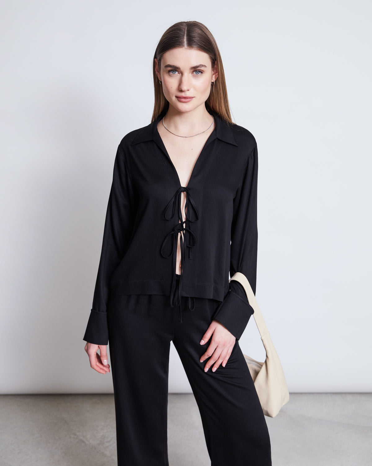 TIE BLOUSE KALUZ BLACK