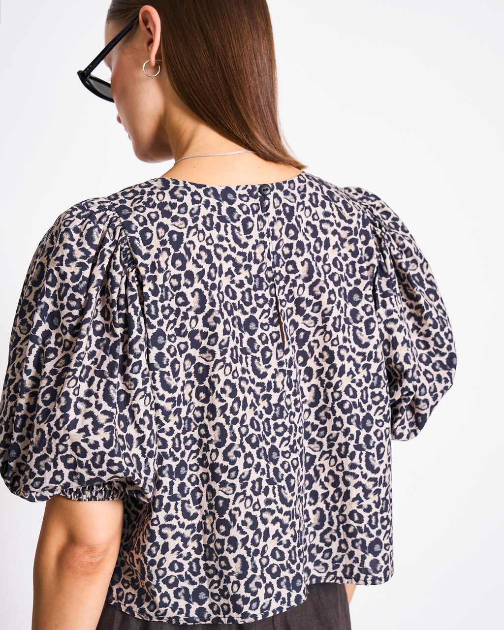 CROPPED ORGANIC COTTON BLOUSE OLMOS LEO PRINT