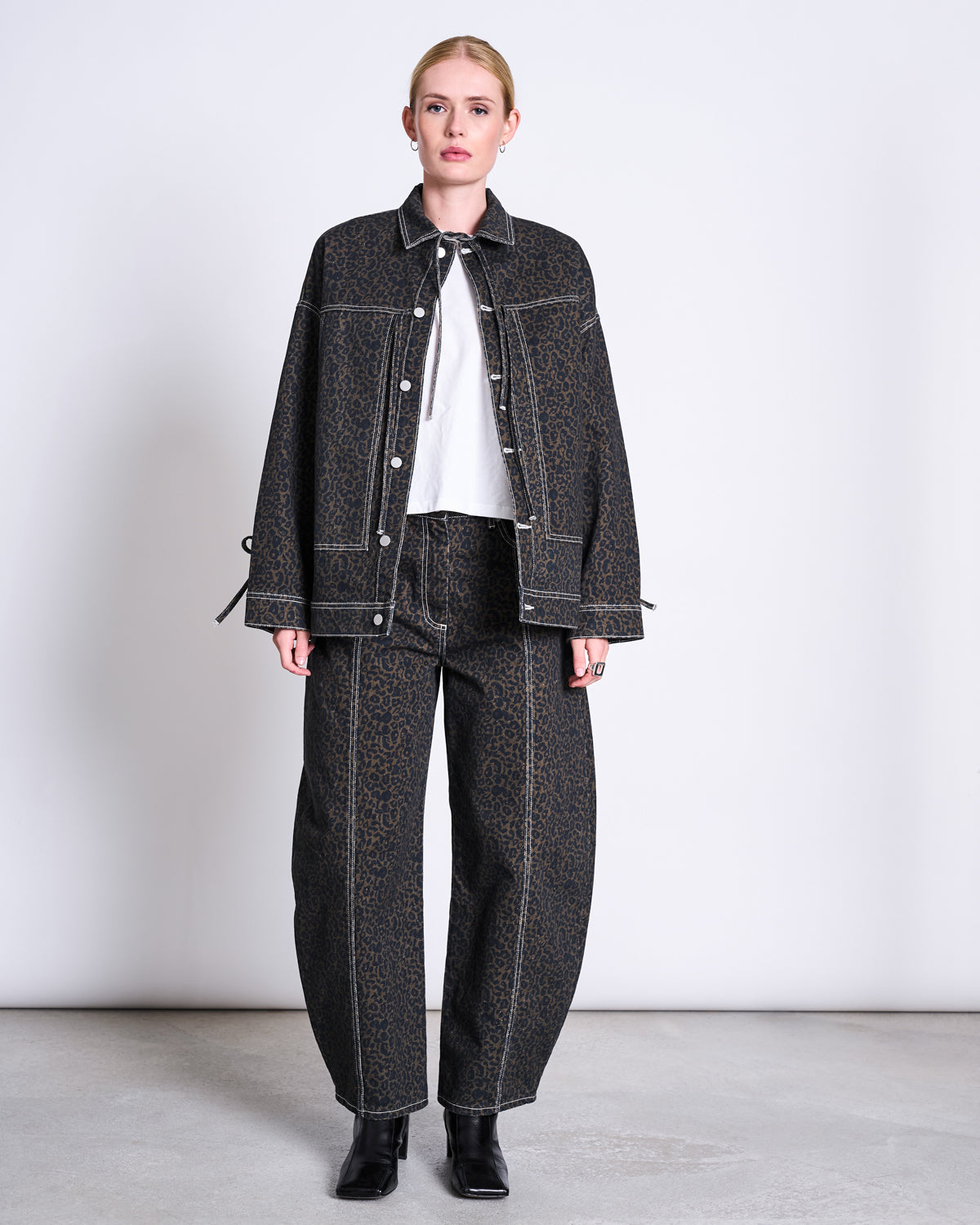 BARREL LEG DENIM JEANS FAYA DARK LEO PRINT GOTS Pants jan-n-june 2