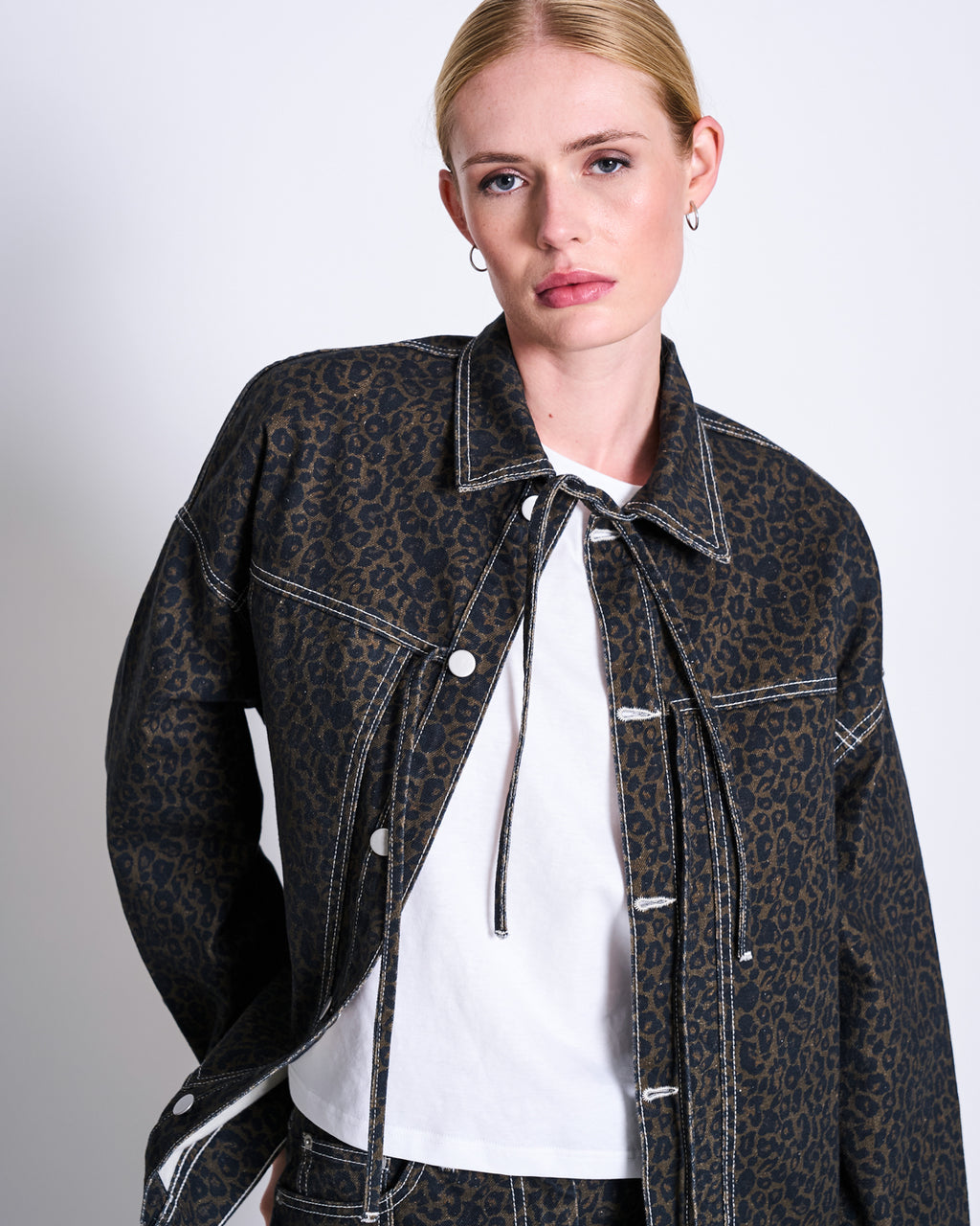 RELAXED DENIM JACKET FINA DARK LEO PRINT GOTS Jacket jan-n-june 5