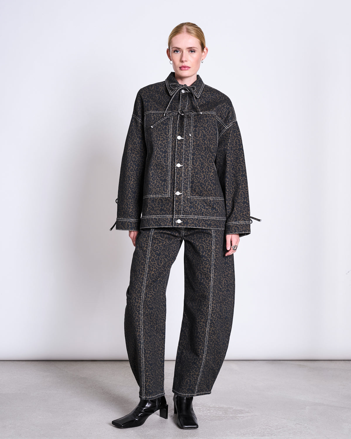 BARREL LEG DENIM JEANS FAYA DARK LEO PRINT GOTS Pants jan-n-june 7