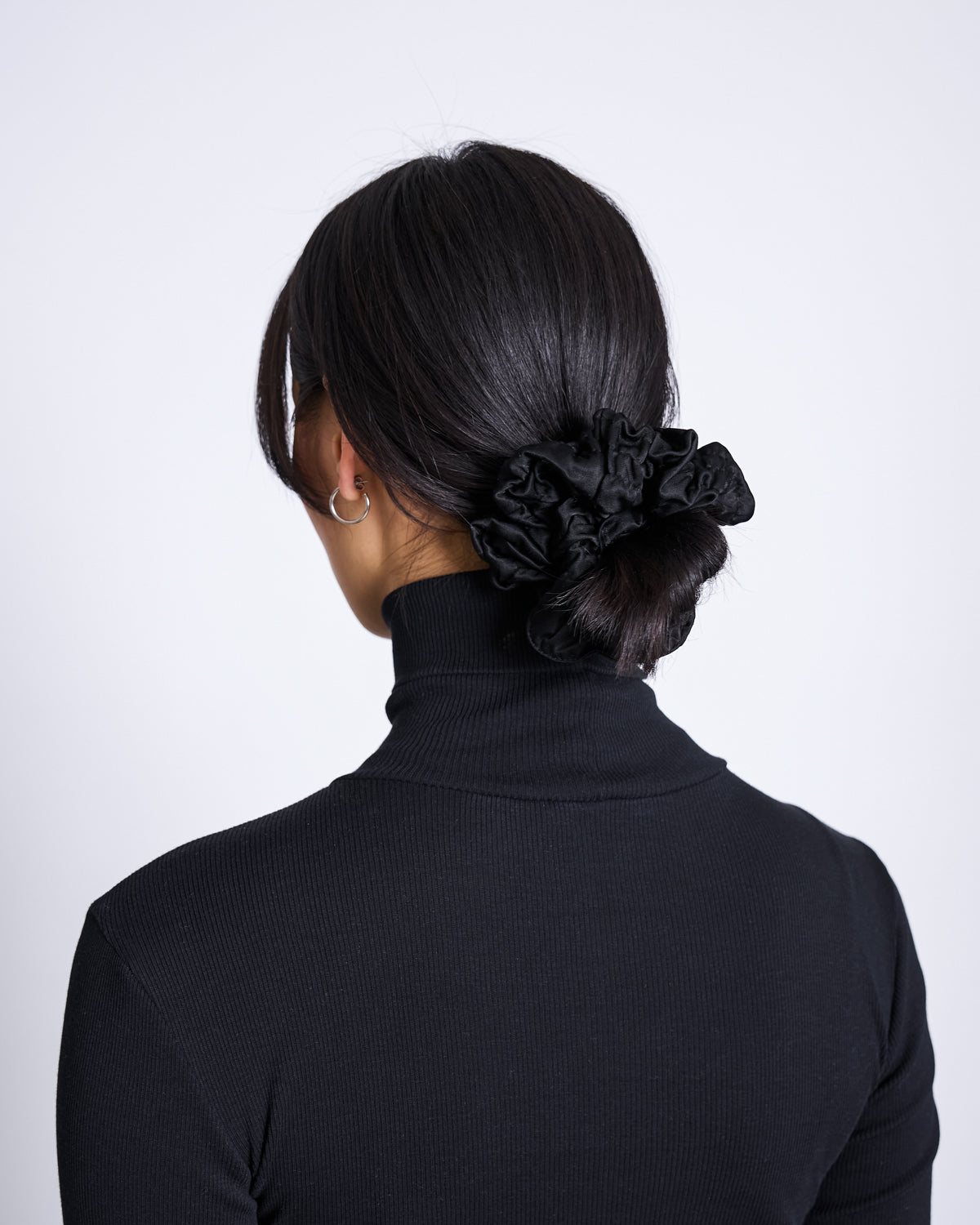 RUFFLED SCRUNCHIE NIV BLACK Accessories jan-n-june 2