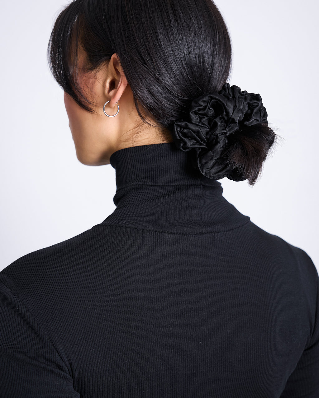 RUFFLED SCRUNCHIE NIV BLACK Accessories jan-n-june 1