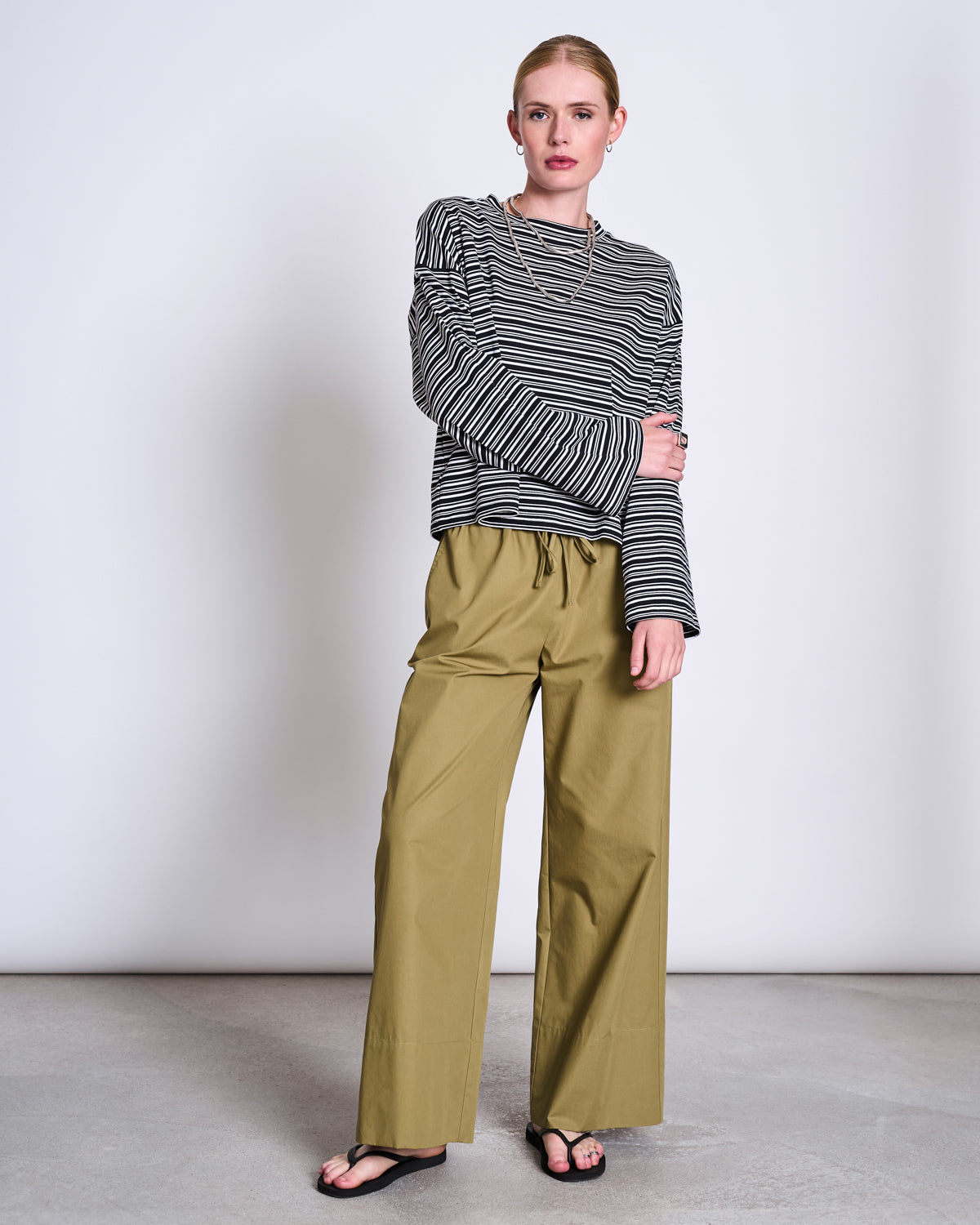 BOXY LONGSLEEVE ANKIRA B/W STRIPED