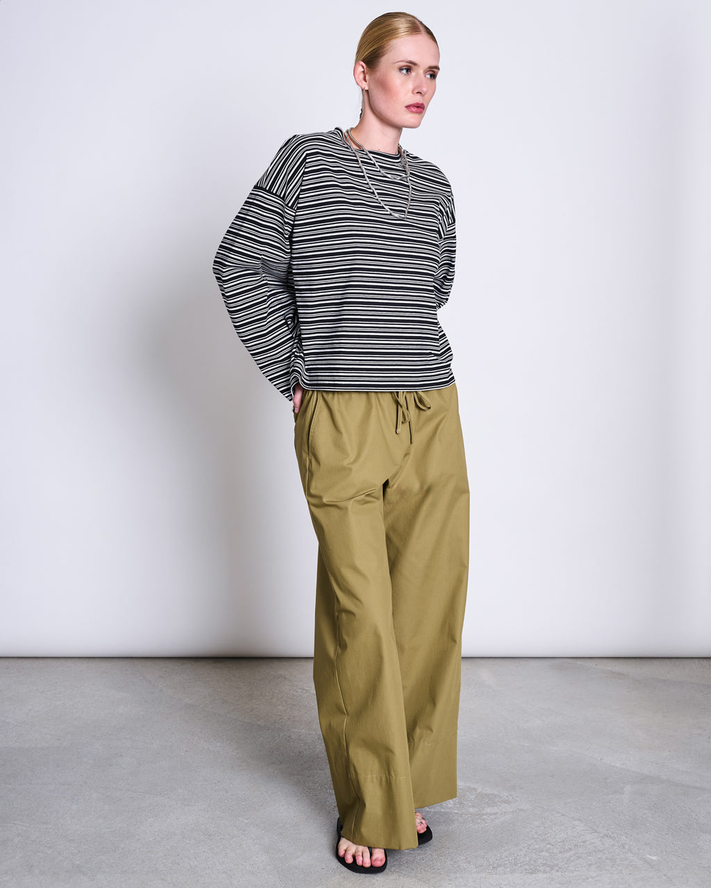 BOXY LONGSLEEVE ANKIRA B/W STRIPED