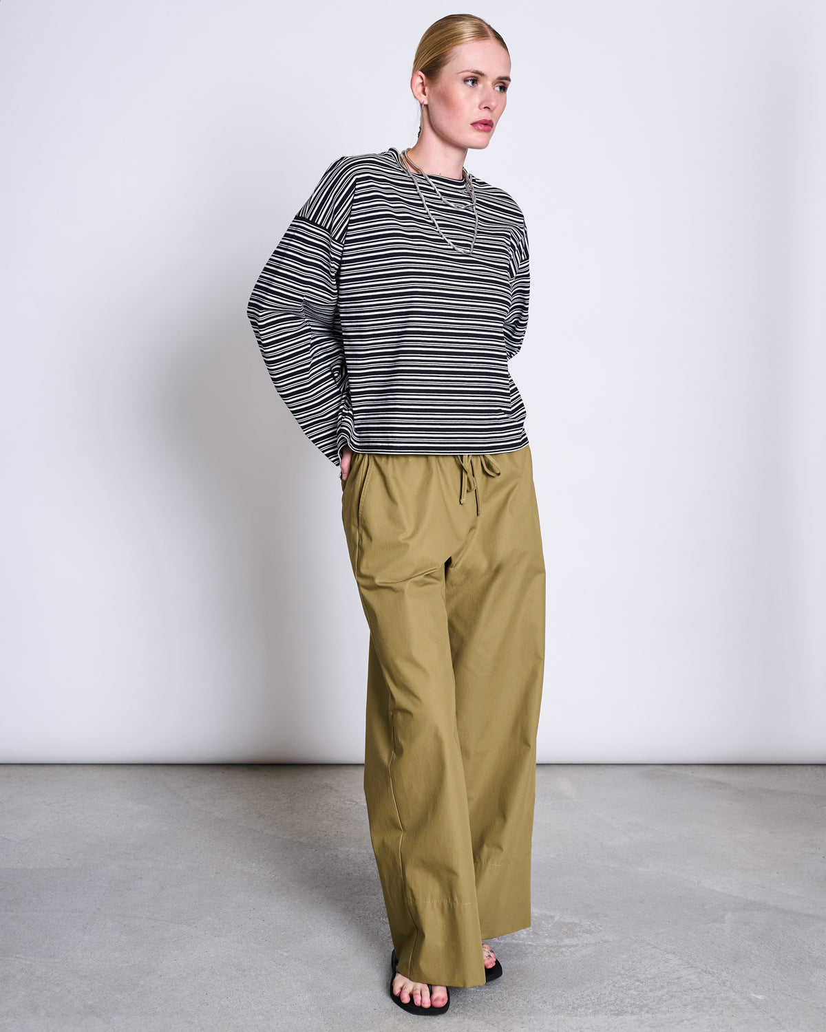 BOXY LONGSLEEVE ANKIRA B/W STRIPED