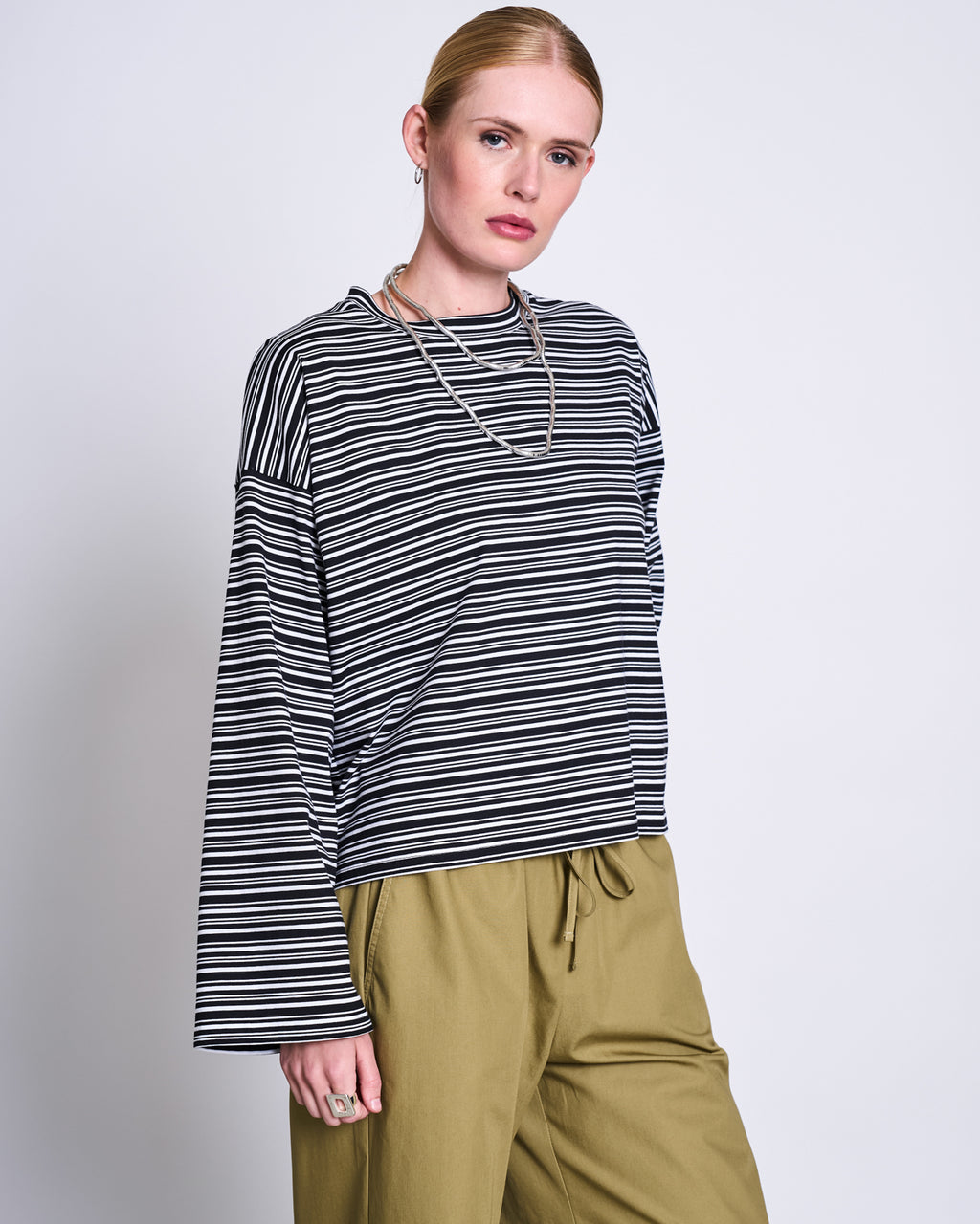 BOXY LONGSLEEVE ANKIRA B/W STRIPED