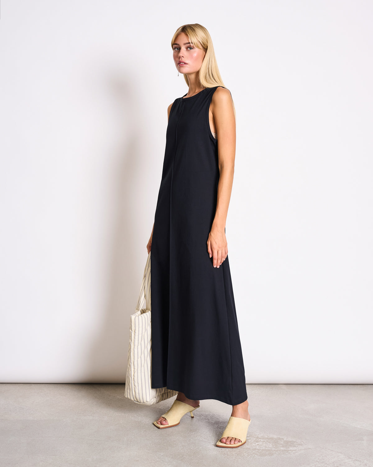 SLEEVELESS MAXI DRESS CALIA BLACK – JAN 'N JUNE
