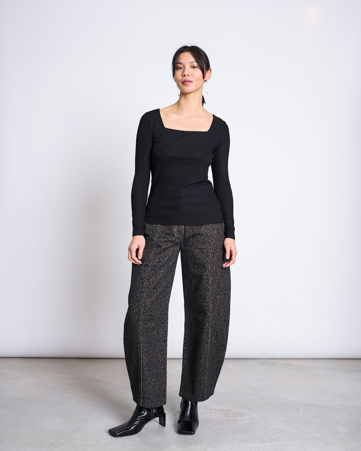 SQUARE NECK LONGSLEEVE FRIA BLACK