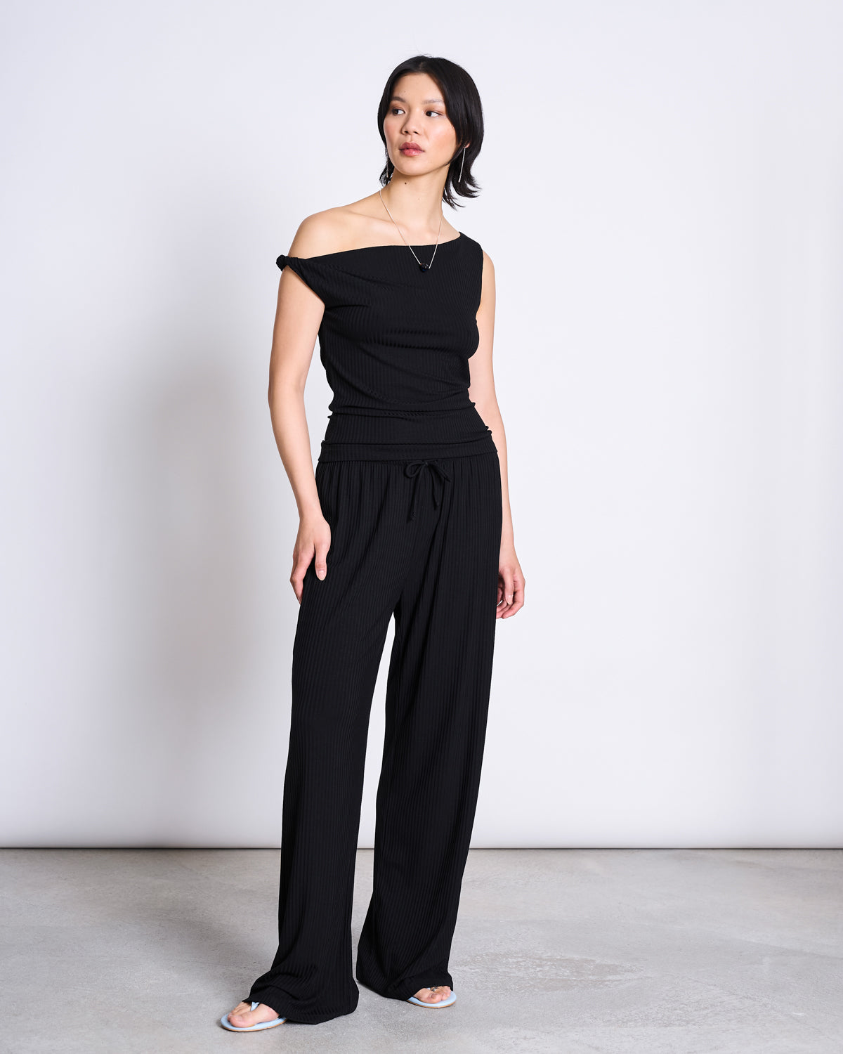 ULTRALIGHT TWISTED TOP LORIA BLACK T-shirt jan-n-june 1