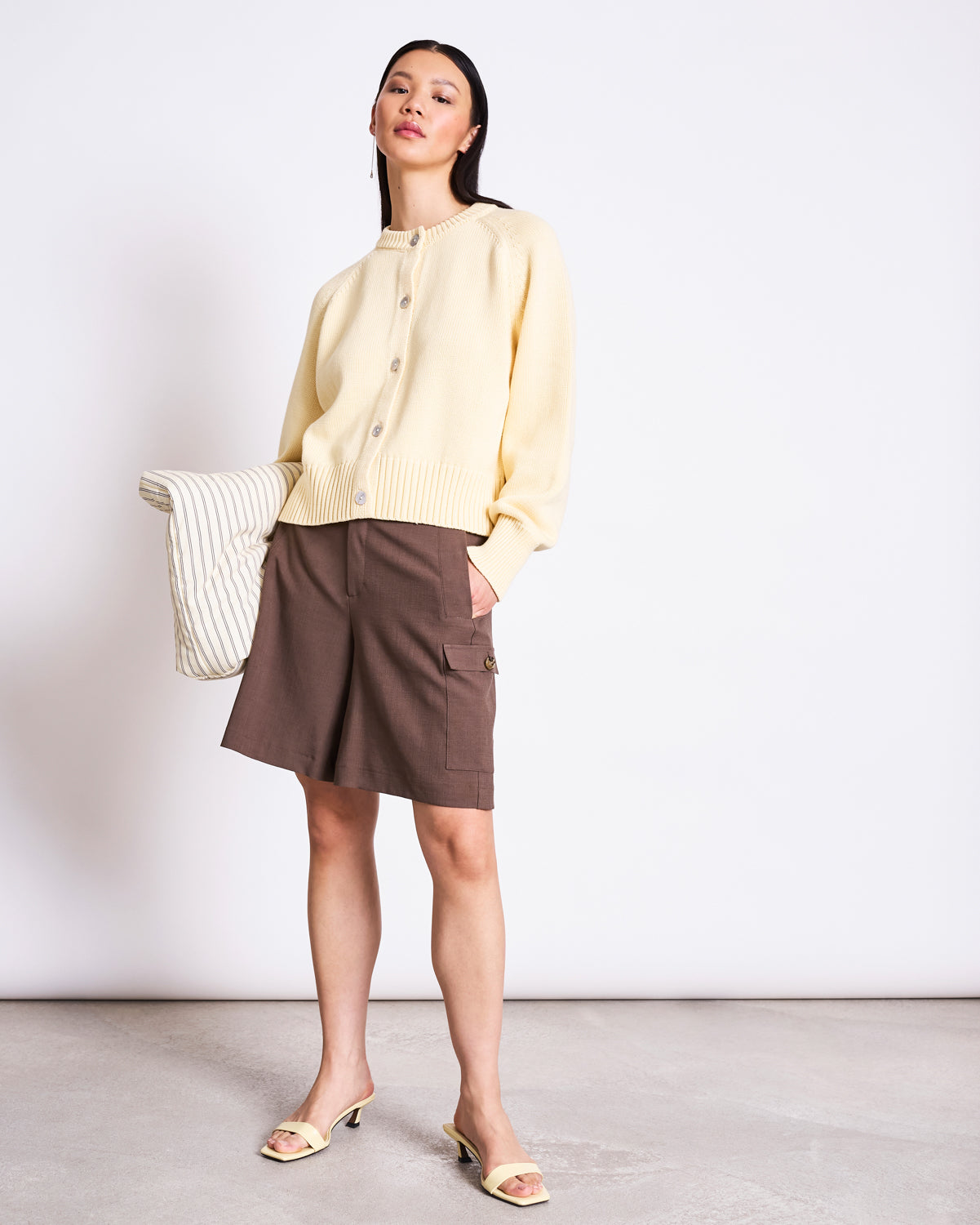 RELAXED CREWNECK CARDIGAN SIVIA BUTTERMILK GOTS